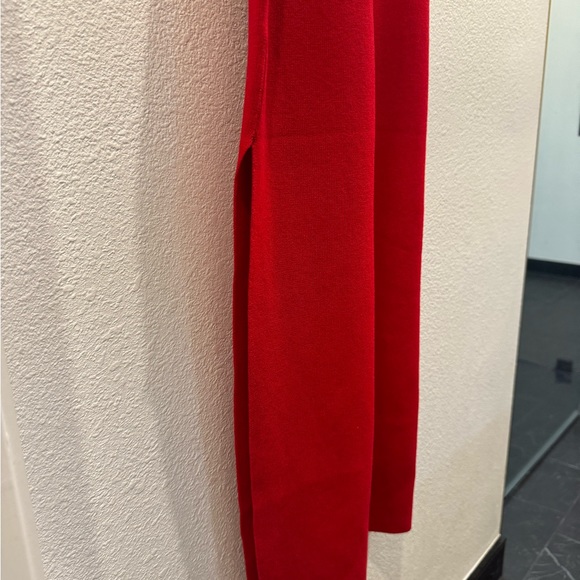 Red mid-length mini strap dress with slit - Picture 4 of 4